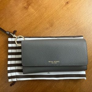 Henri Bendel wallet wristlet bag. Never worn before.